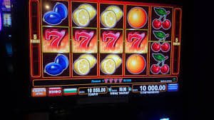 Dealer hand reveal and player cards displayed on angler Infinite Blackjack broadcast